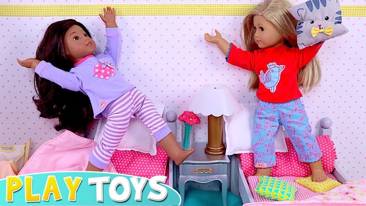 Baby Dolls Pillow Fight & share chores! Play Toys siblings story!