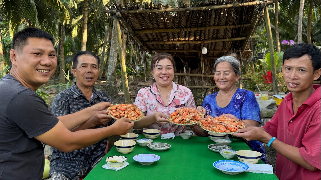 Bất Ngờ Anh Thái Sa Lem Ghé Nhà Cho Ít Tôm Sông l CSTN 