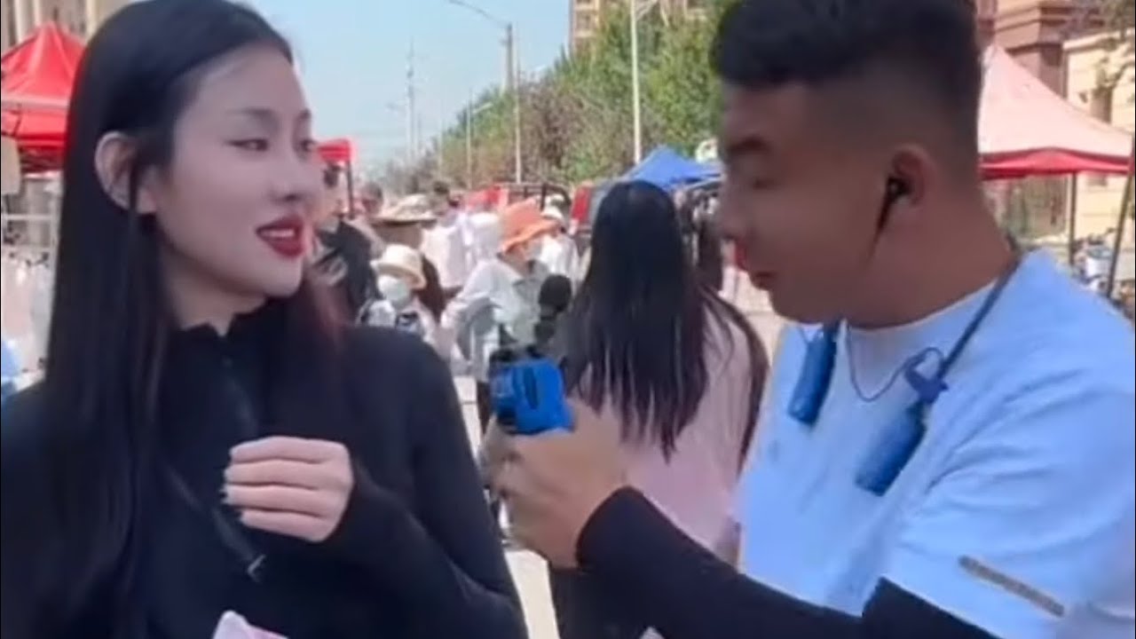 带豹纹帽的小姐姐