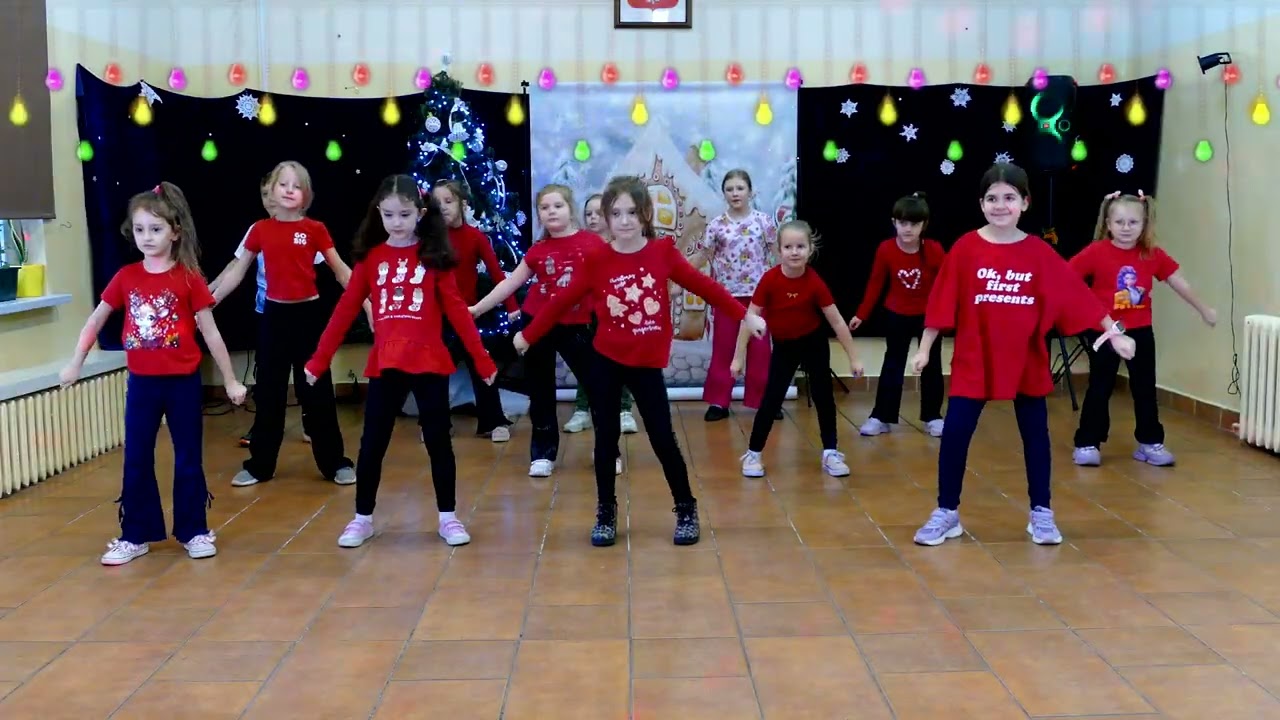 WESOŁYCH ŚWIĄT - GRUPA TAŃCA NOWOCZESNEGO GOK GRABOWIEC