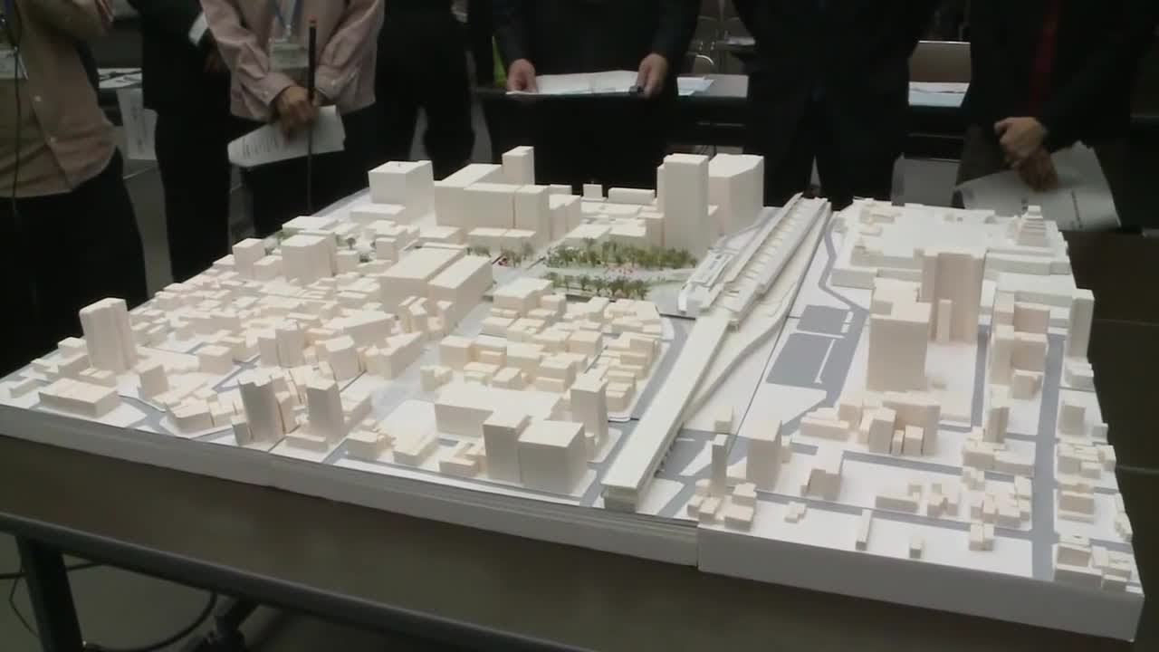 ＪＲ福山駅前の再整備　新たに２つの整備案を発表　広場とバスターミナルの分散案と併設案　広島・福山市 (2025/12/02 11:46)