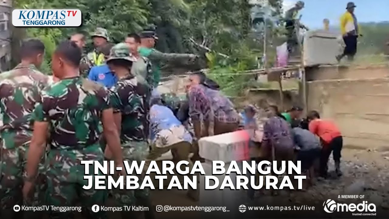 Momen TNI-Warga Bangun Jembatan Darurat di Desa Termiara Aceh Tengah