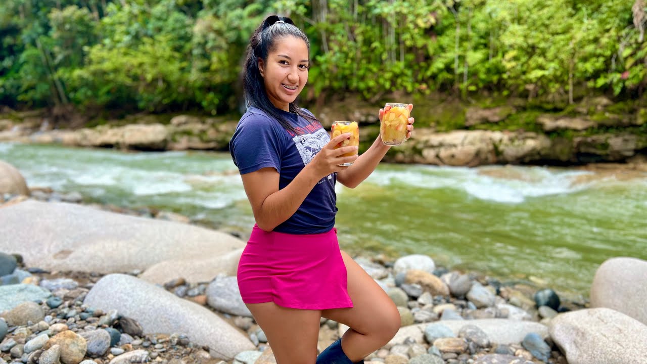 Mira lo que preparamos con estas deliciosas frutas en el río 