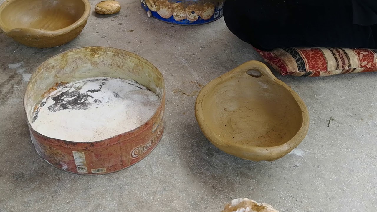 Assia Batroun preparing traditional pottery آسيا البترون تحضير الفخار التقليدي - Lebanon