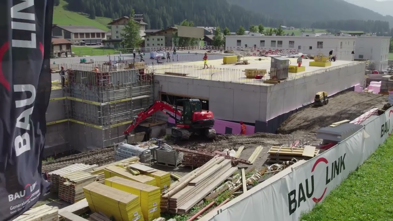 Sanierung Sporthalle Färbi Davos - Rundflug Baustelle August 2024