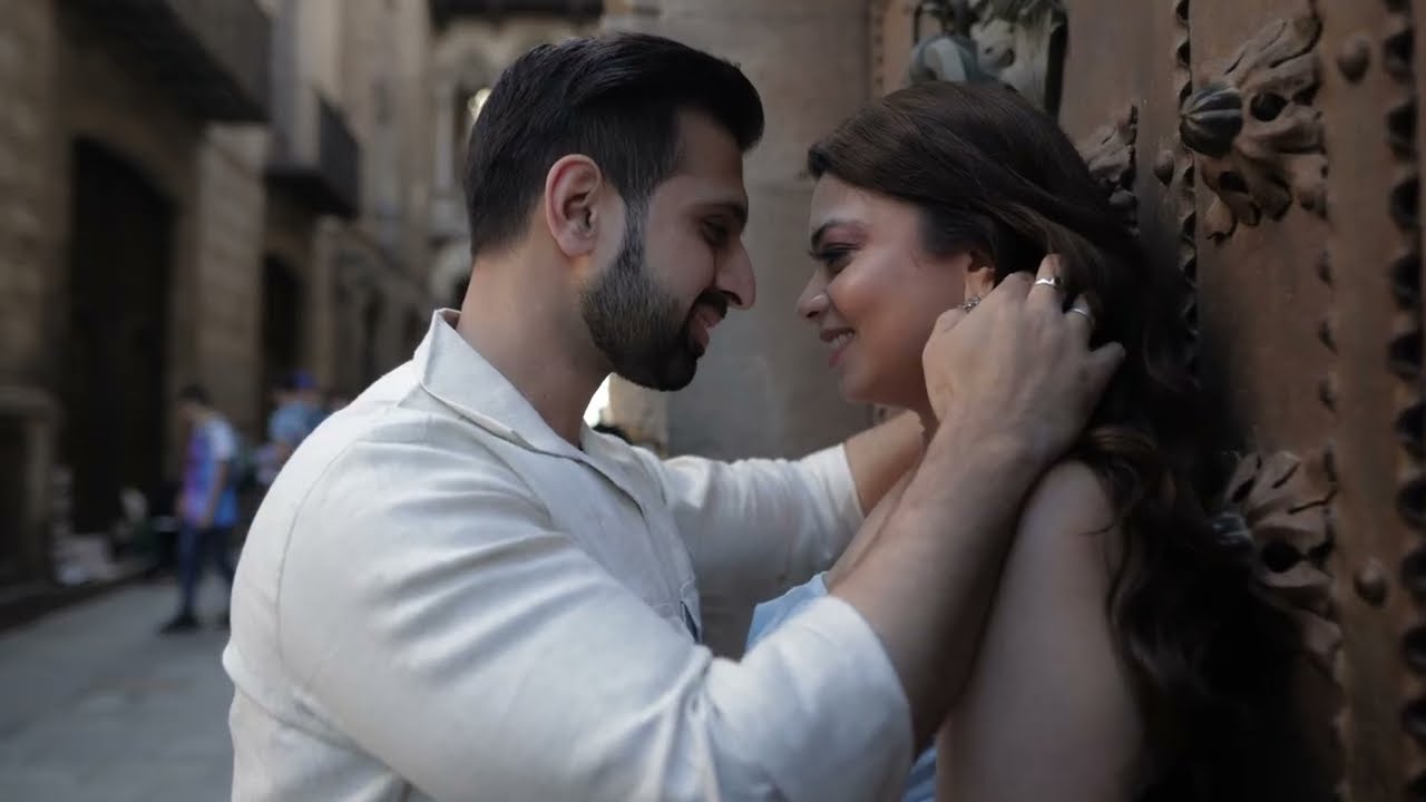 Romantic Walk in Barcelona | Love Story