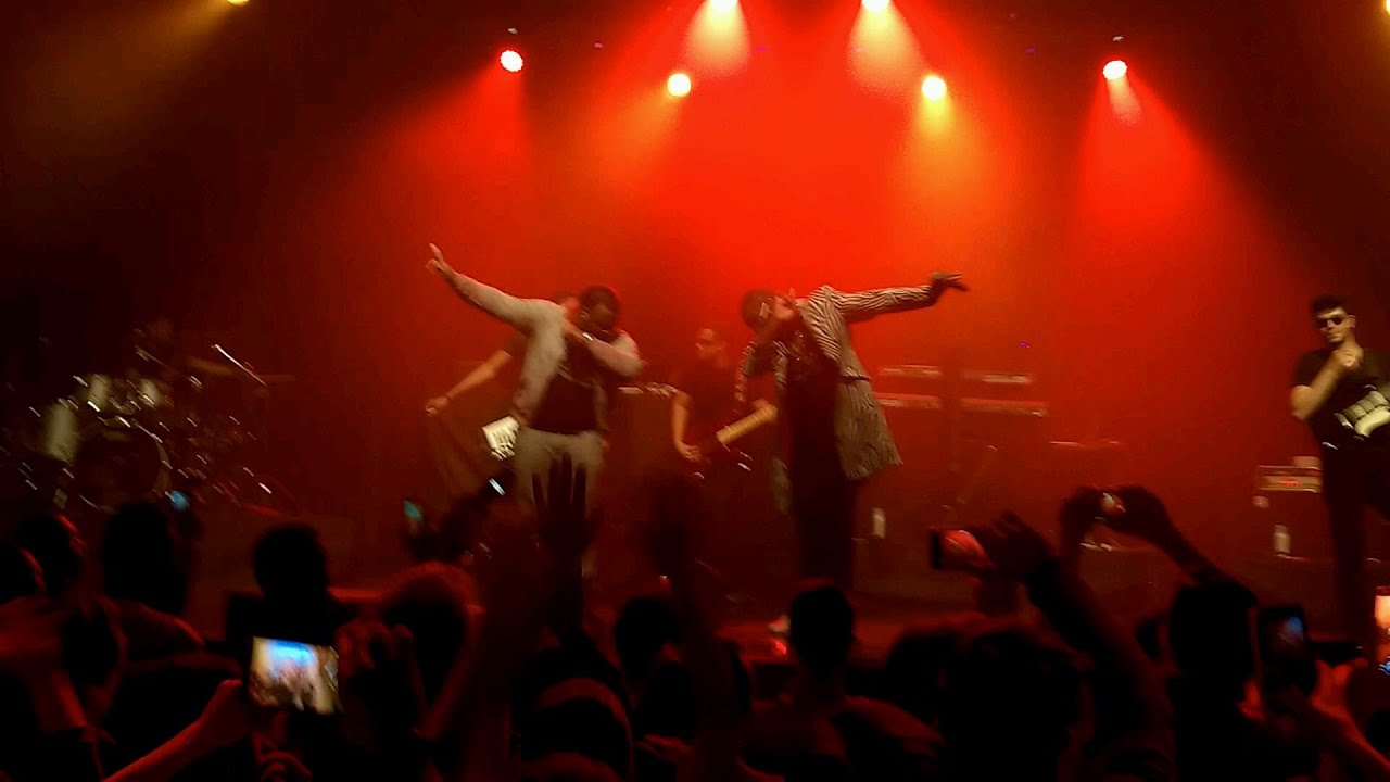 Maitre Gims - Sapés comme jamais Live @Milan, Fabrique