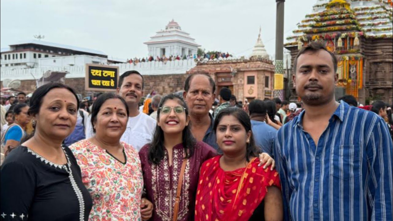 সবাই মিলে খুব আনন্দ করতে করতে চললাম পুরী।