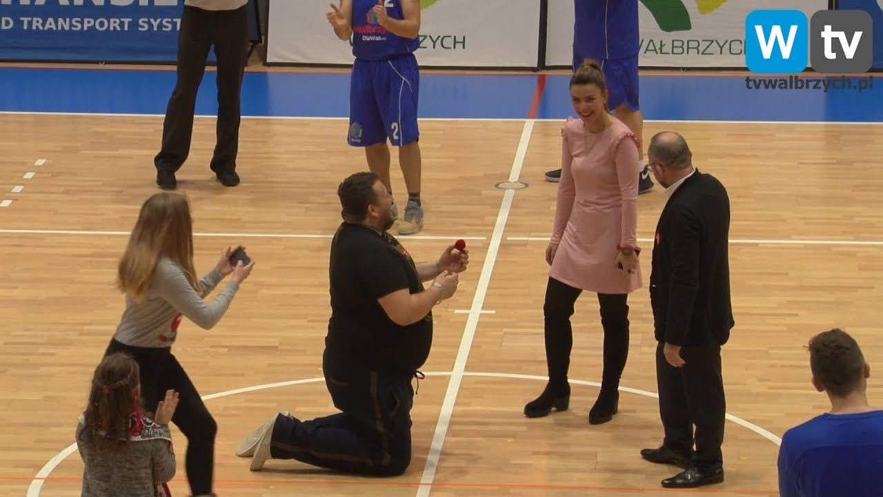 Telewizja Wałbrzych - Zaręczyny podczas meczu