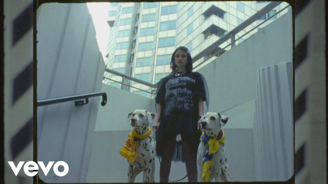 Lolo Zouaï - Moi + Look at Us (Official Video)
