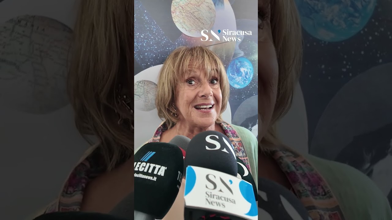 Lella Costa è Lisistrata nella commedia di Aristofane