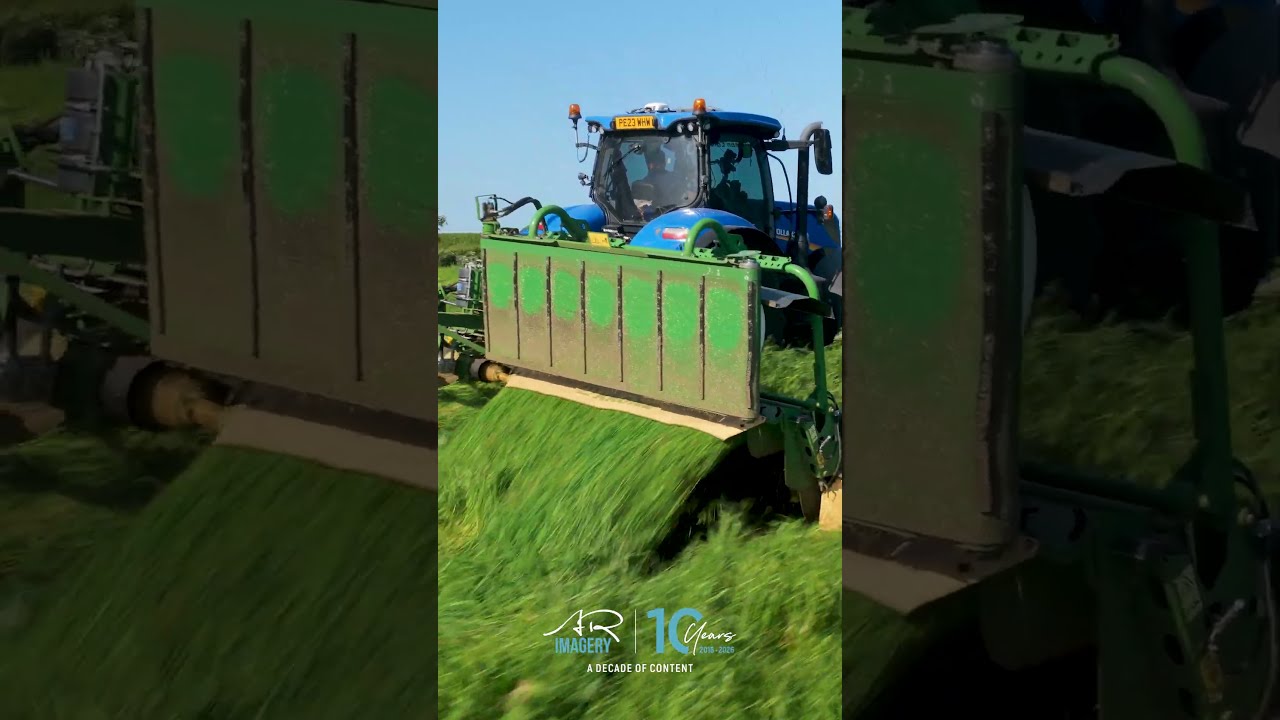 New Holland T7.270 and KRONE EasyCut 880 CV in Heavy Grass