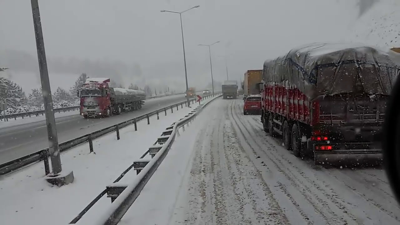KAR BUZ ÜZERİNDE RAMPA İNİŞİ KAZA VAR DORSEYİ KAYDIRDIM YOL BERBAT PERİŞAN OLDUK