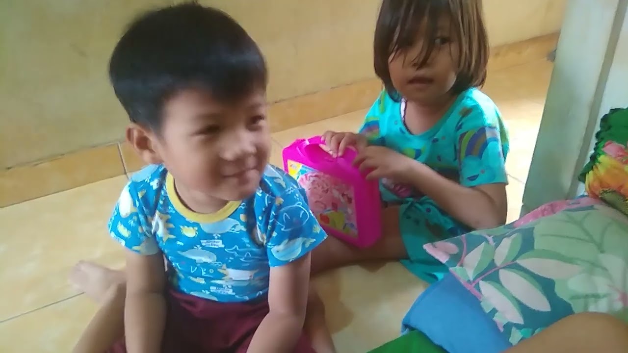 perhatikan elspresi nya saat di bilang lelaki jadi2 an 