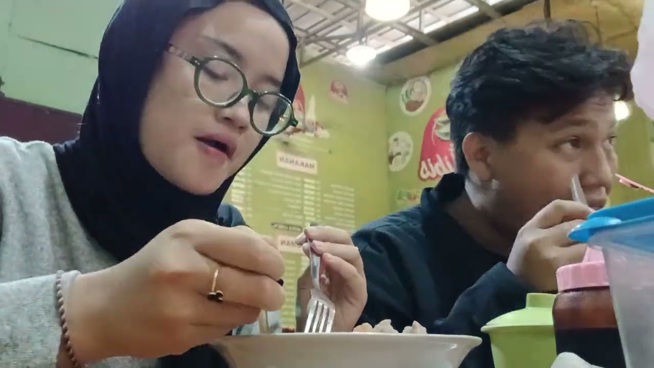 BANJIR - BANJIRAN MAKAN BAKSO TITOTI BEST