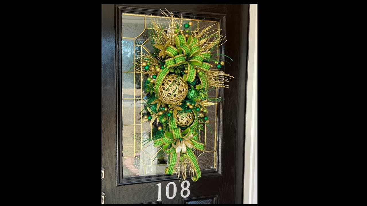 How to make a St Patrick's Day Themed Swag with Wreath Decor by Dawn