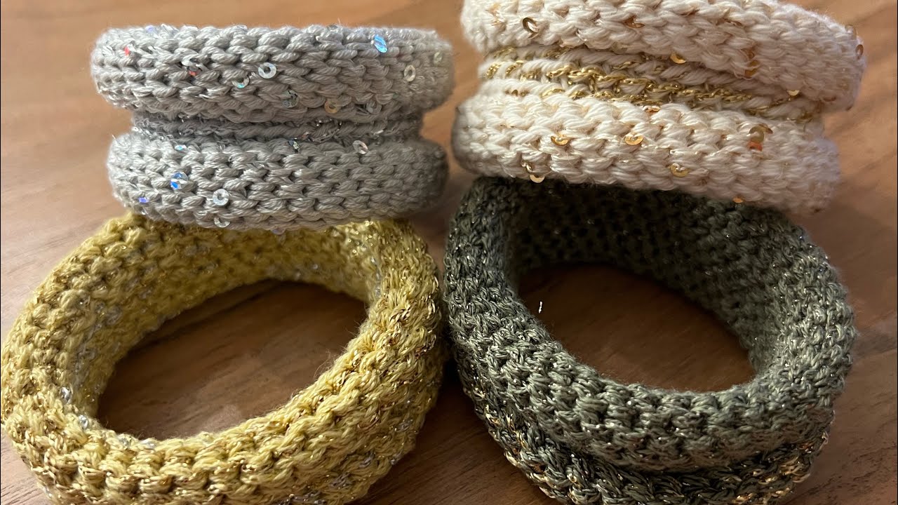 Armband gehäkelt aus Restwolle und Beifaden