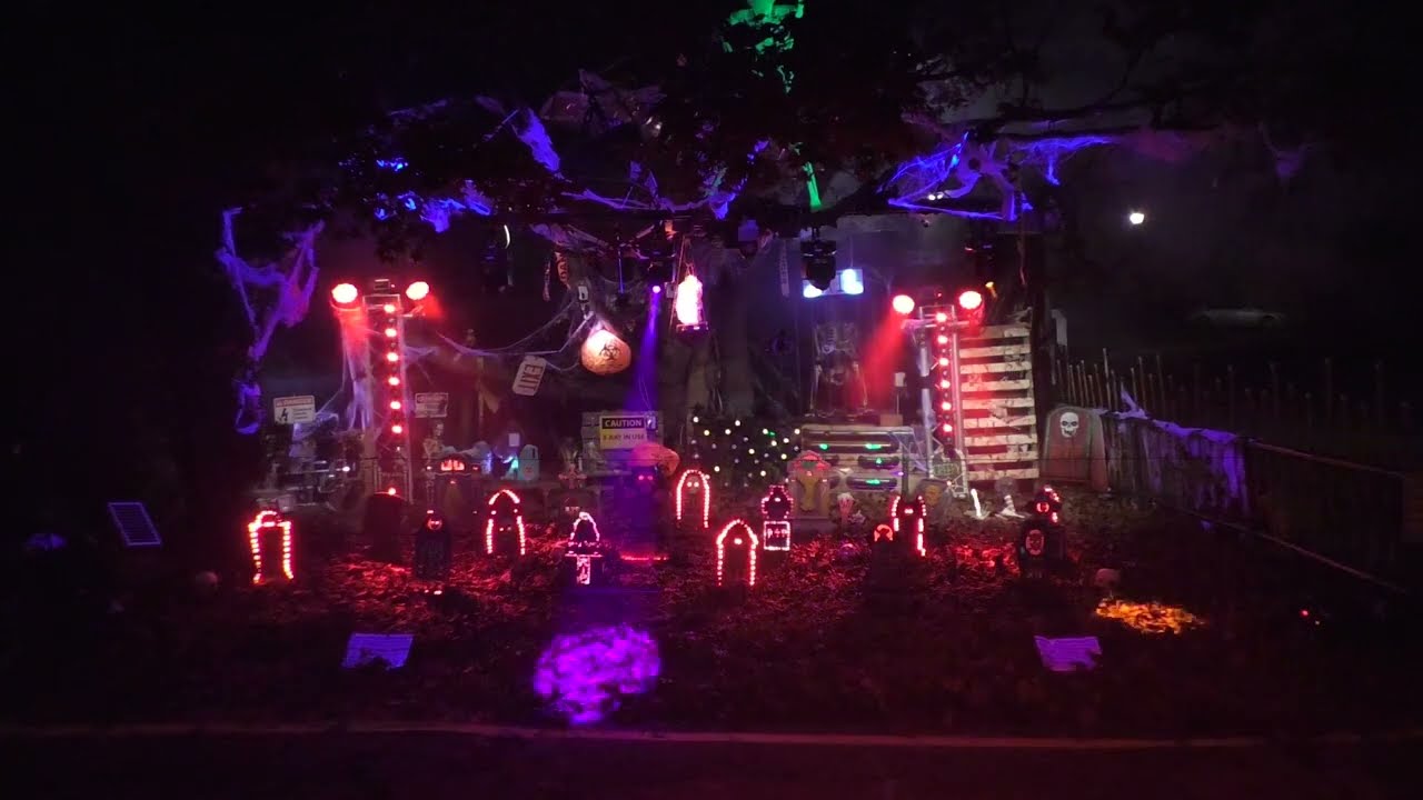 Halloween Light Show 2022 - Thriller - Light O Rama and DMX