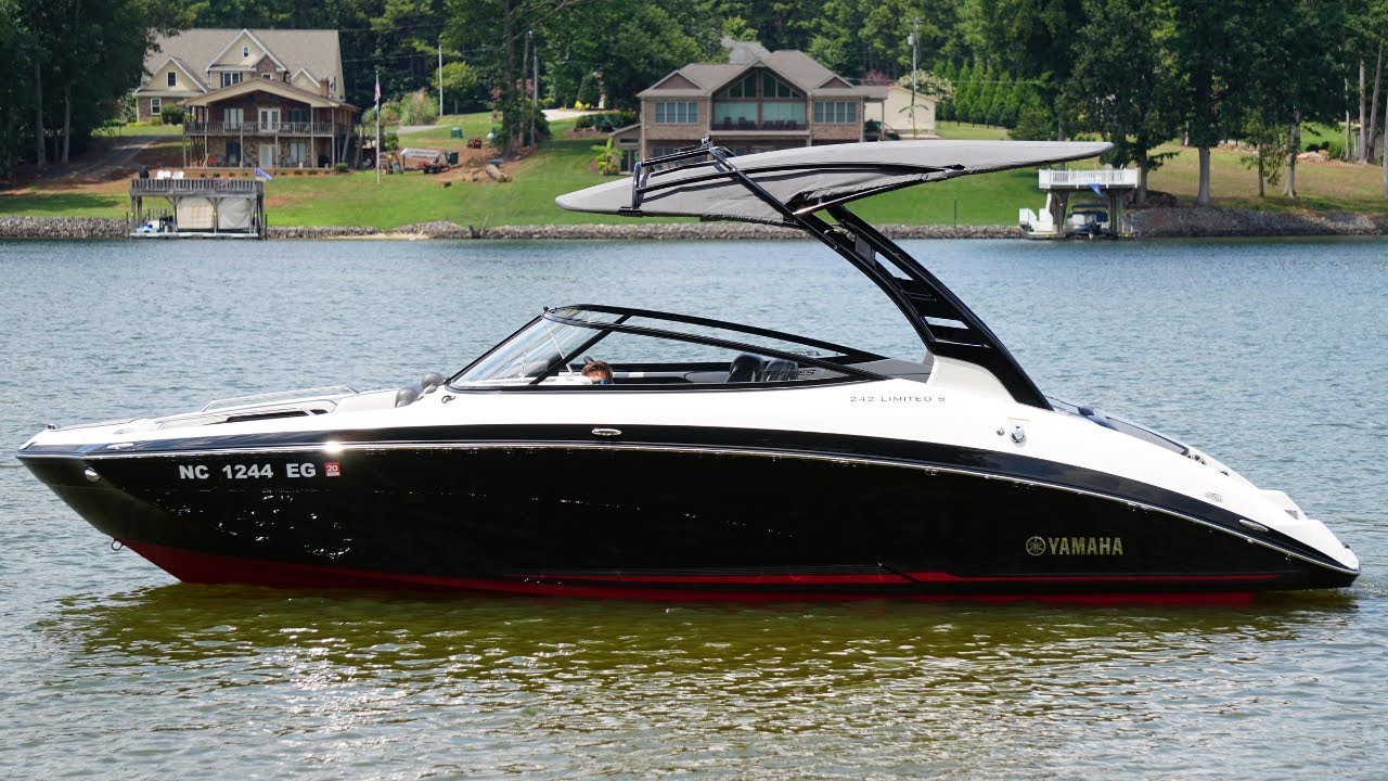 2017 Yamaha 242 Limited S Walkaround and Review