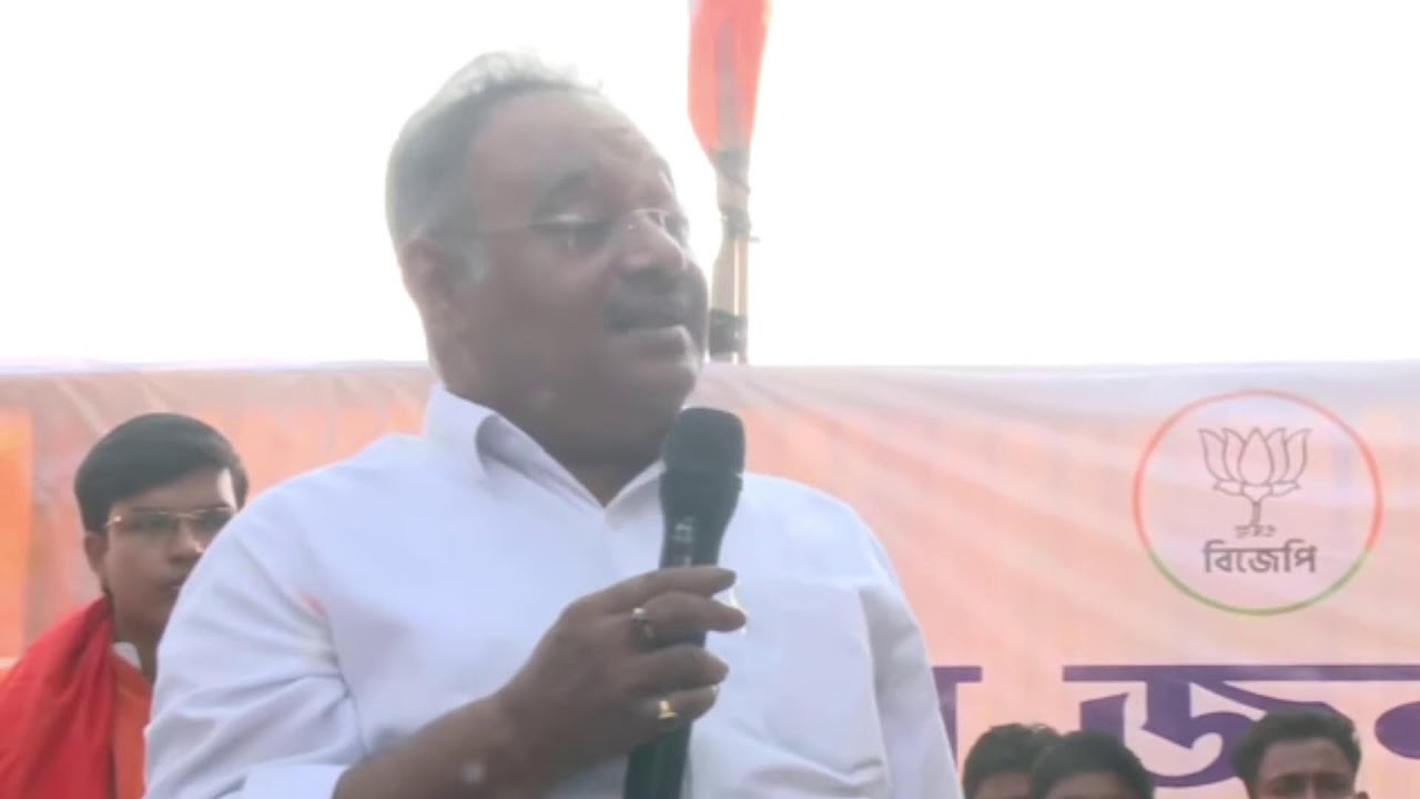 আসানসোল সাংগঠনিক জেলার কুলটিতে কার্যকর্তা সম্মেলনে বক্তব্য রাখছেন রাজ্য সভাপতি শমীক ভট্টাচার্য্য।