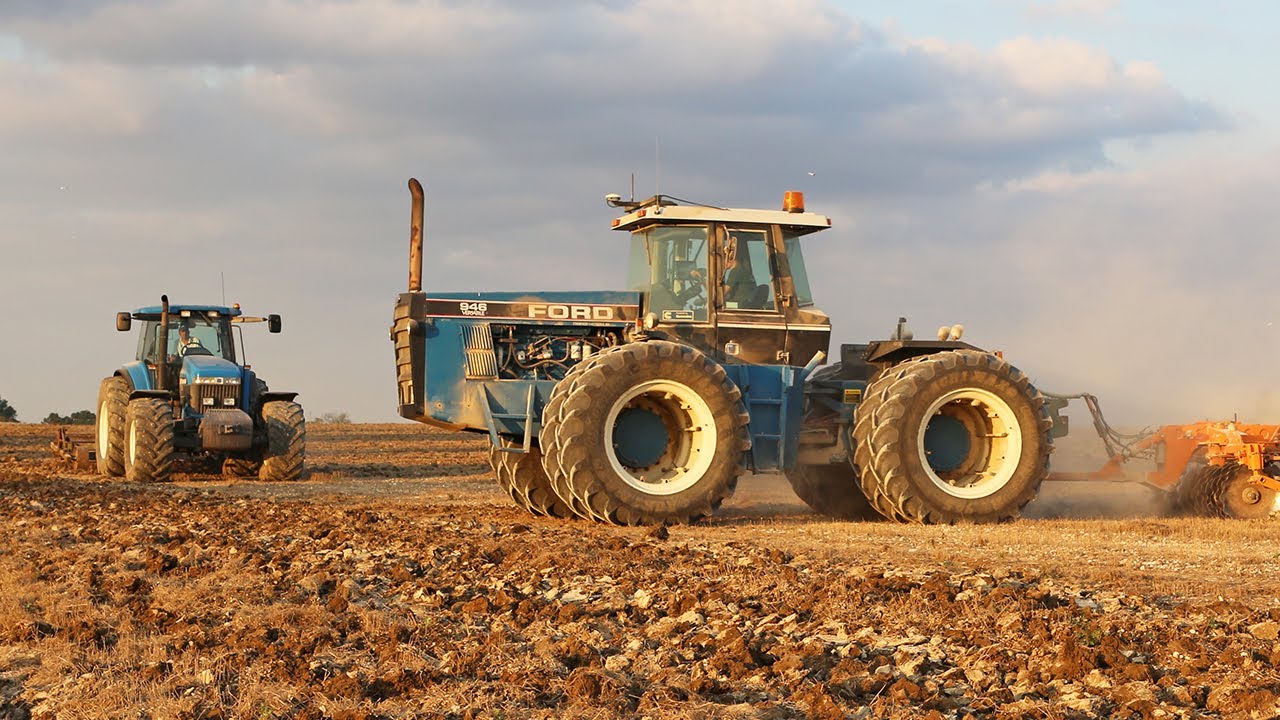 Канадские близнецы: Ford Versatile 946 и New Holland 8870, работающие с Simba Solo и Cousins ​​V-...