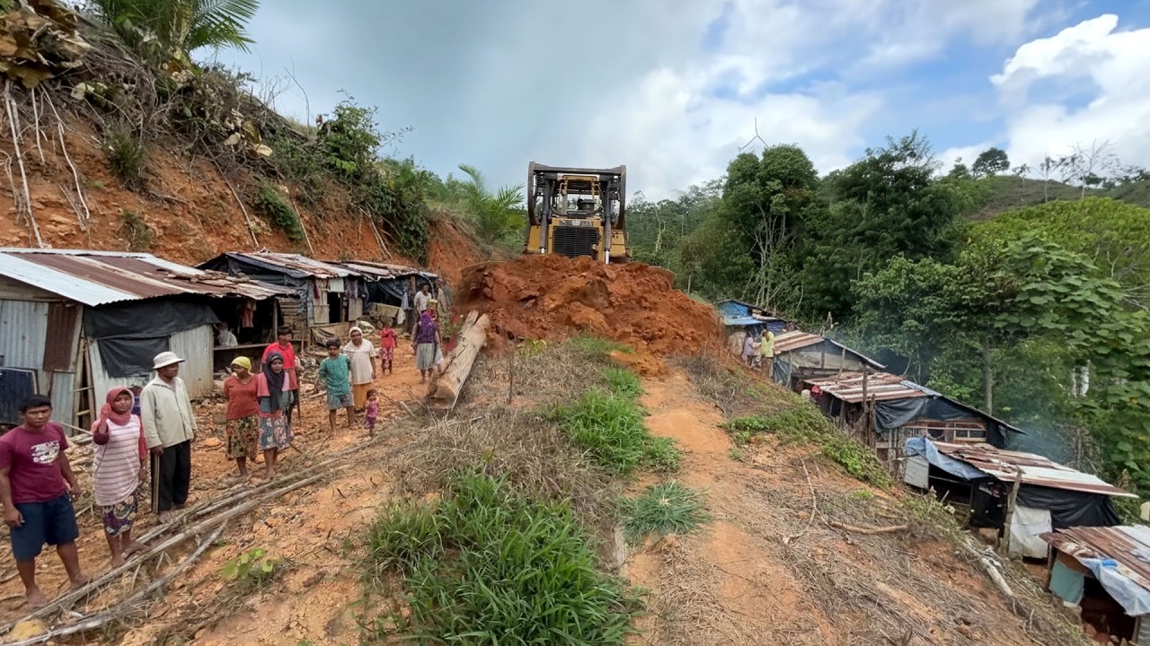 Helping the Poor!Amazing Road Construction in Remote Areas Along the hillside.