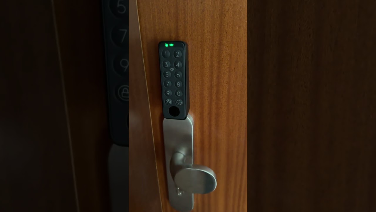 #unboxing #smarthome Fingerprint SwitchBot Lock Pro! WoW I don&rsquo;t actually need a physik key anymore!