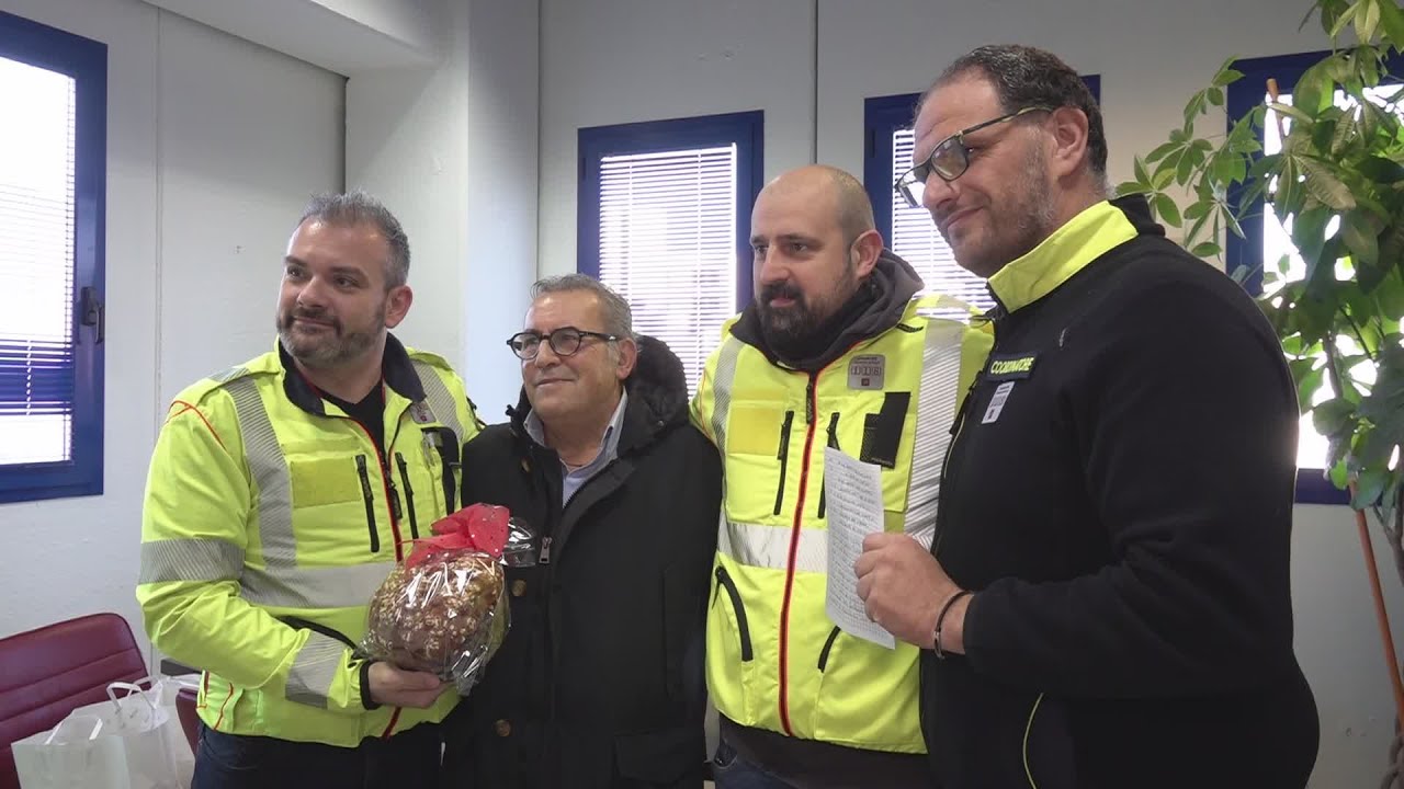 Salvato da malore, dona panettoni ai sanitari