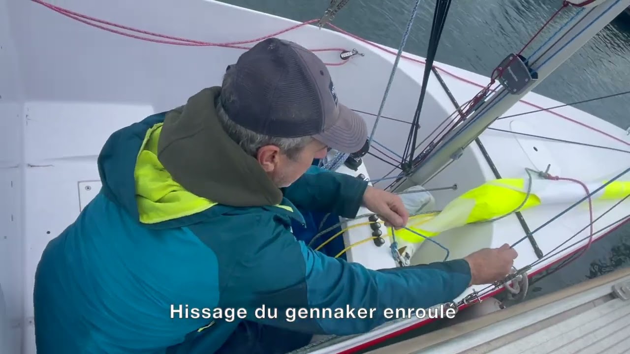 ⛵ TUTO #04] - Neo495 Manœuvre du Gennaker sur emmagasiner sans fin - How to rig Gennaker on furler.