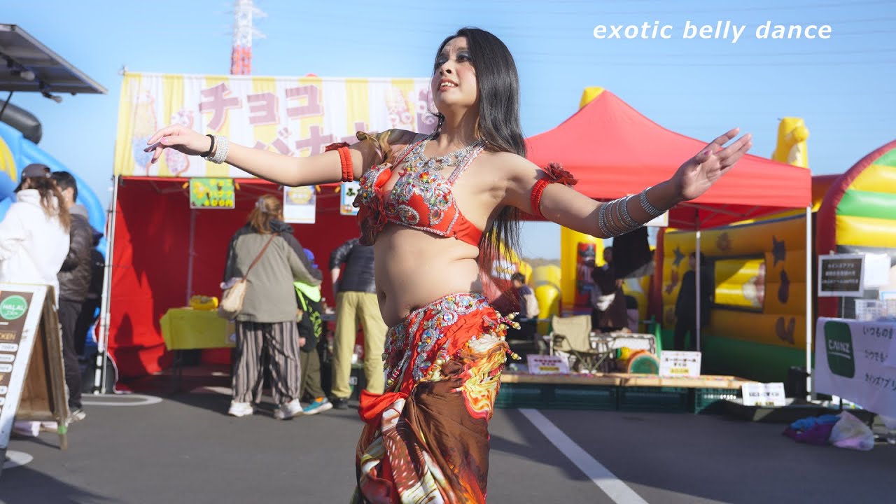 真冬の日本なのに、エキゾチックでビューティフルなベリーダンス aina さんのパフォーマンスは、カインズ古河のイベントにて　Exotic and Beautiful Belly Dance