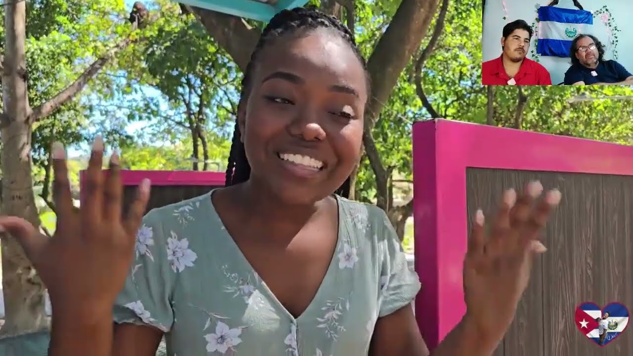 Cubana regala juguetes a niños en el Salvador 