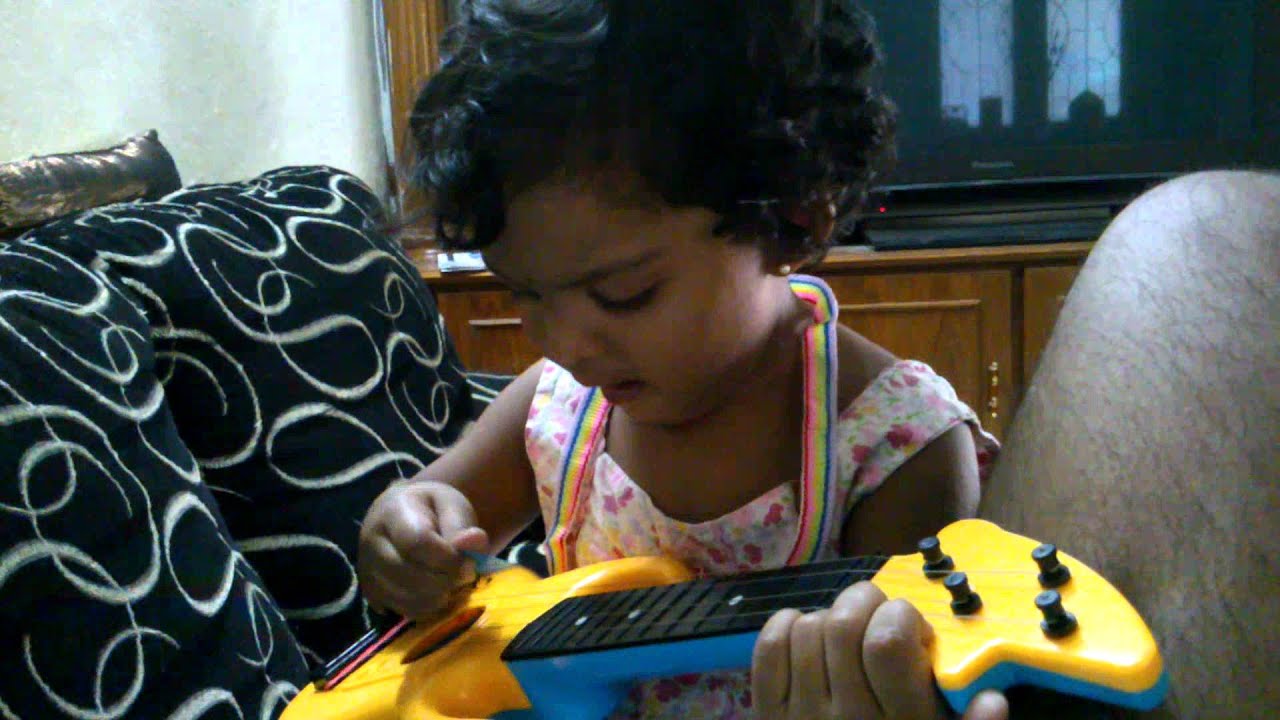 Lekhus solo singing with guitar