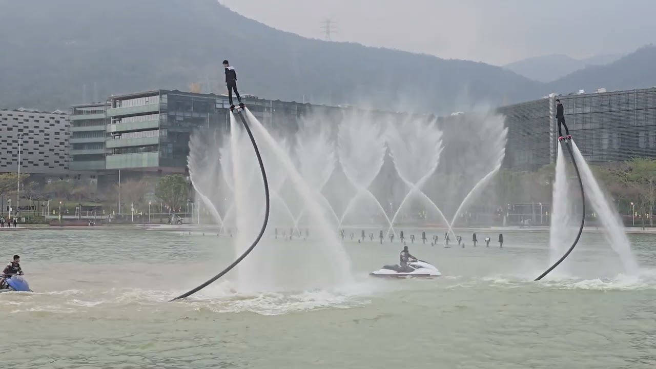 深圳大梅沙中心湖白天的表演