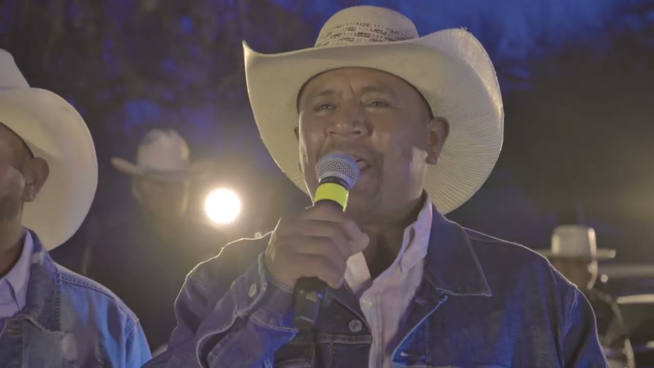 Los Del Coronel - Prisionero De Tus Brazos (En Vivo)