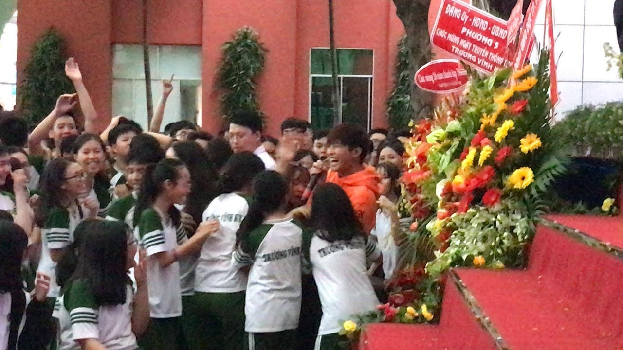 GIN TUẤN KIỆT Toát Mồ Hôi Vì Các Bạn Học Sinh Trường Trương Vĩnh Ký Quá Sung [Fancam]