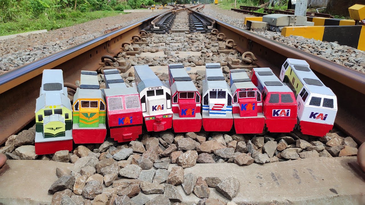Kereta Api Kayu Cc201 Cc205 Dan Cc206 Livery Vintage Melewati Wesel - Kereta Kayu Indonesia
