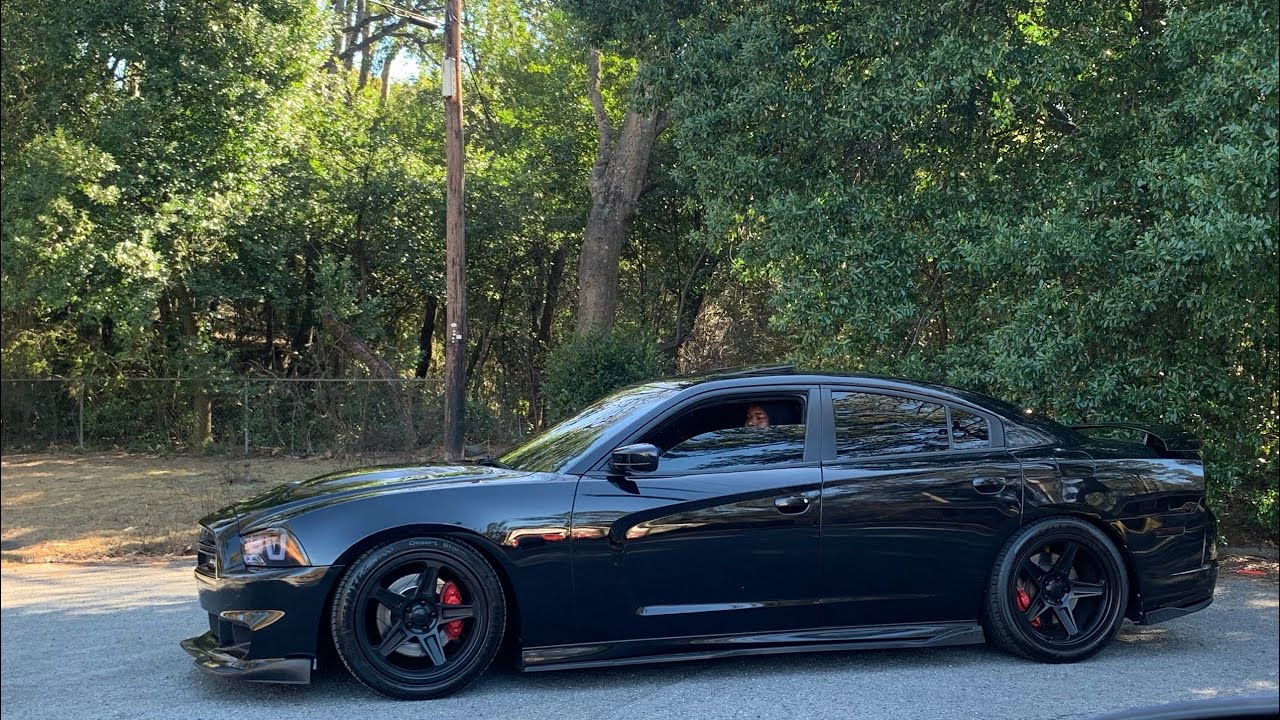 OUTSIDE POV 2012 SRT8 CHARGER (PULLS, EXHAUST REVS AND BURNOUT)
