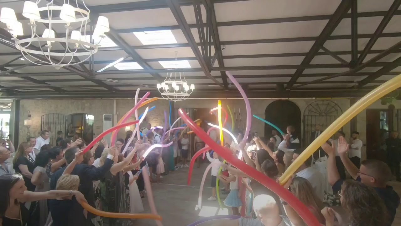Ingresso Sposi e invitati divertente con Palloncini - Matrimonio Travolgente - Casale Marino, Festa.