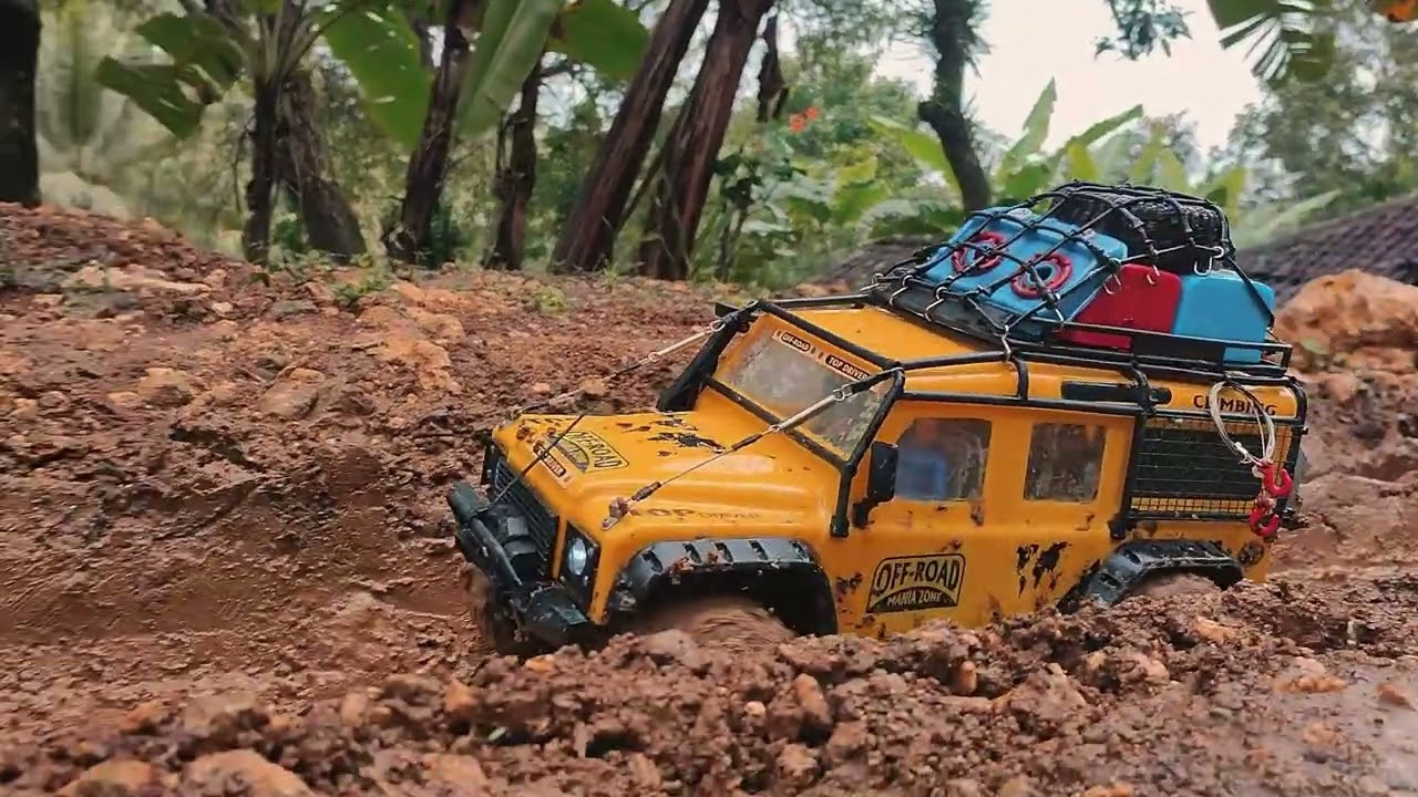 Extreme RC Car Defender Mudding ,Stuck, Slipping, Still Pushing! #21