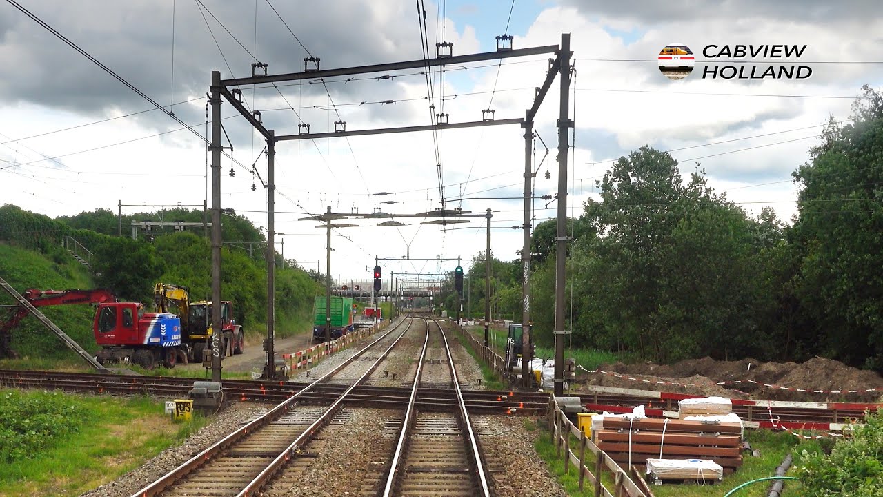 The end of an ULTRA RARE  railway crossing: Blauwkapel: Utrecht - Zwolle SNG 5663 24/5/2022
