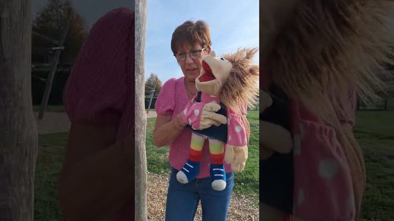Lena & oma ontdekken een speeltuin onderweg naar school! 🎠✨