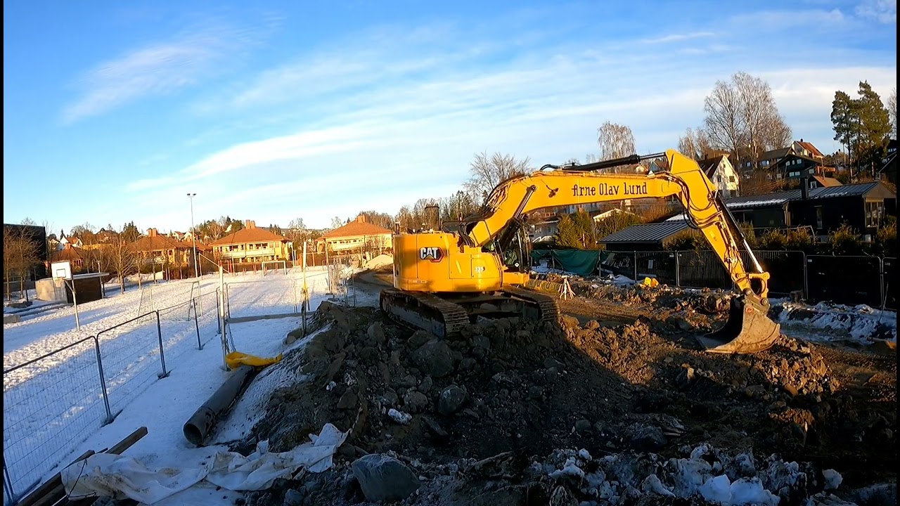 cat 335 next gen use the rippertooth and digging in frozen ground💪💪. CAT power🔥