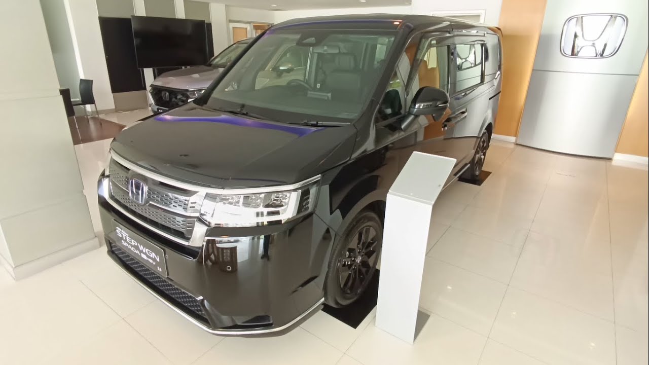 Honda Stepwgn Spada e:HEV 2.0 eCVT Black (RP8) walkaround (Brunei)