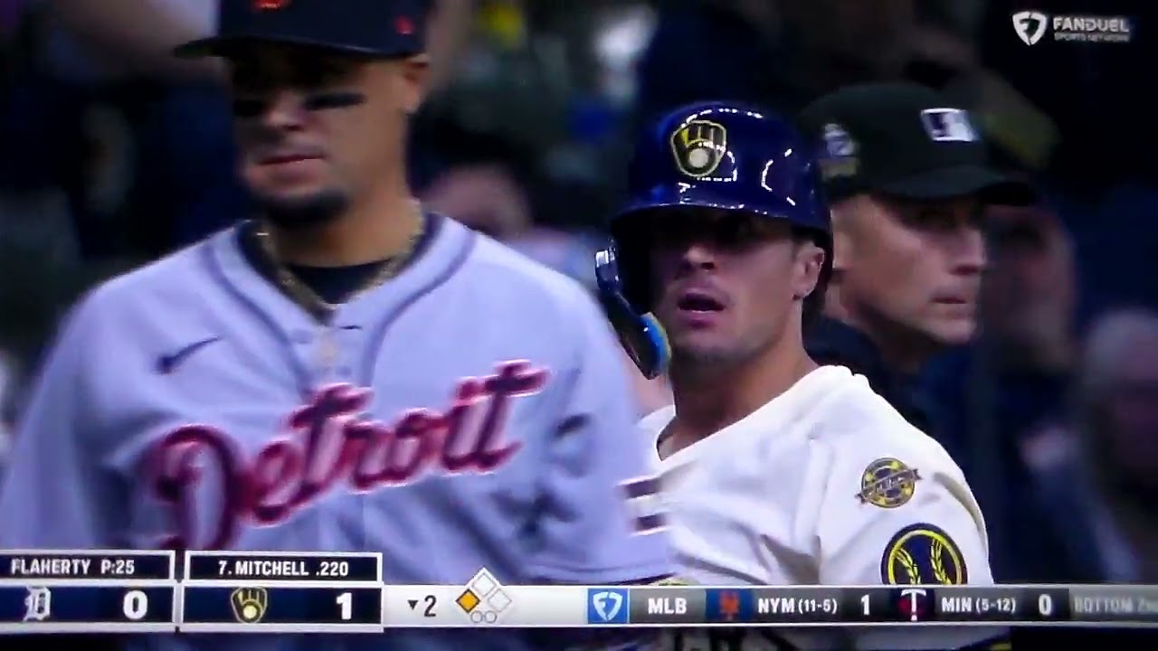 Milwaukee Brewers' Sal Frelick triple vs. Detroit Tigers