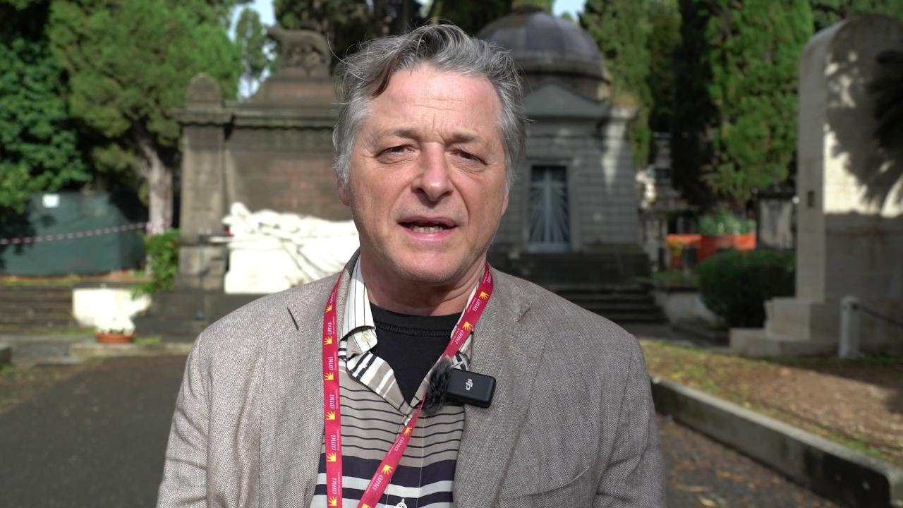 Le passeggiate nel cimitero monumentale più grande d'Italia: al Verano, tra cinema, arte e natura