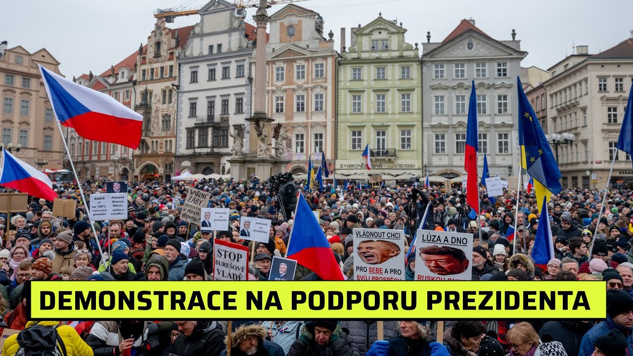 Ať žije Pavel, skandoval Staromák. V Praze demonstruje téměř 100 tisíc lidí