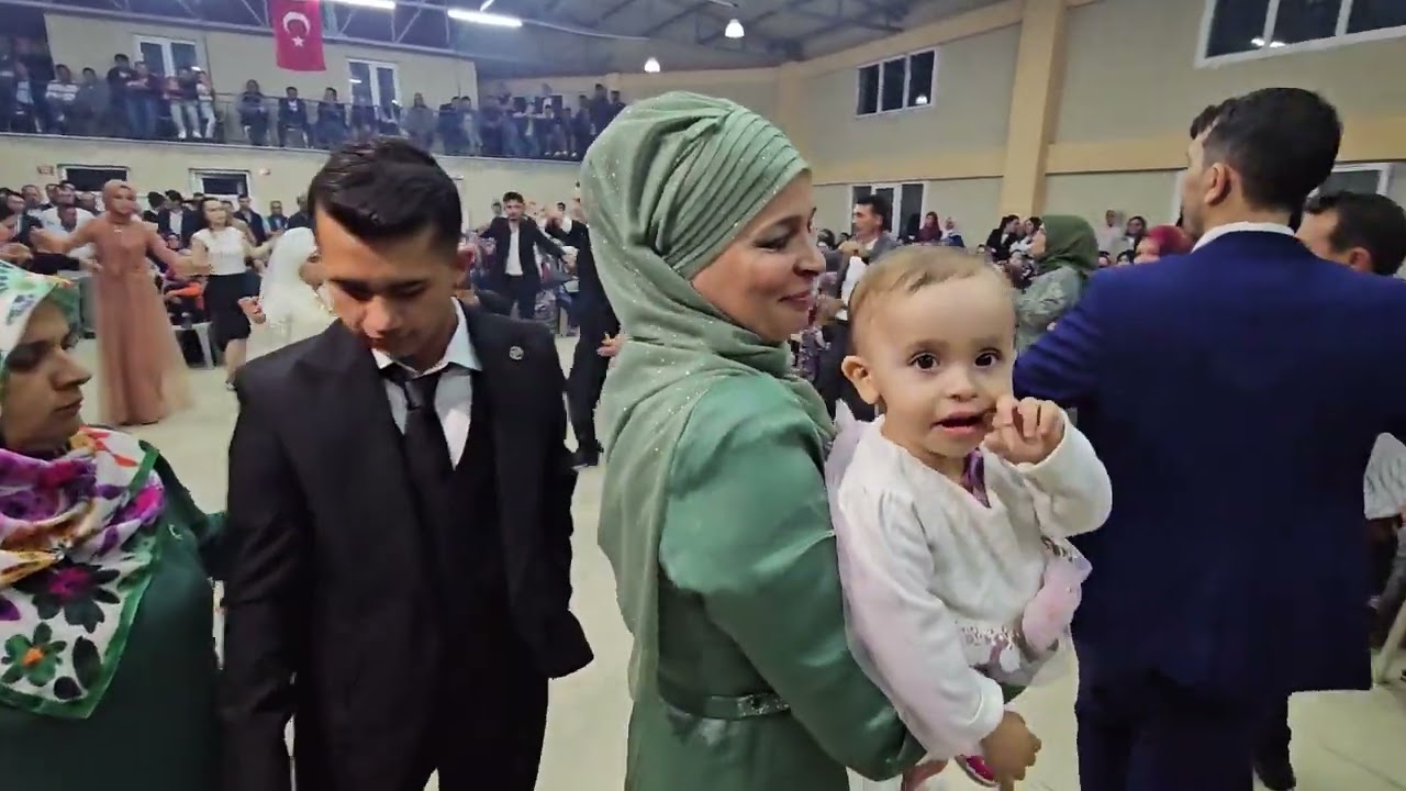 DEMİRCİ'nin MAHMUTLAR KÖYÜNDE KADRİYE İBRAHİM DOĞRUYOL ÇİFTİNİN KINA TÖRENİNDEN GÖRÜNTÜ 18-05-2024