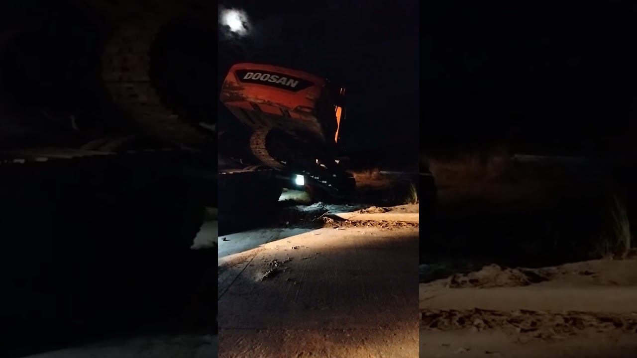 Loading backhoe 