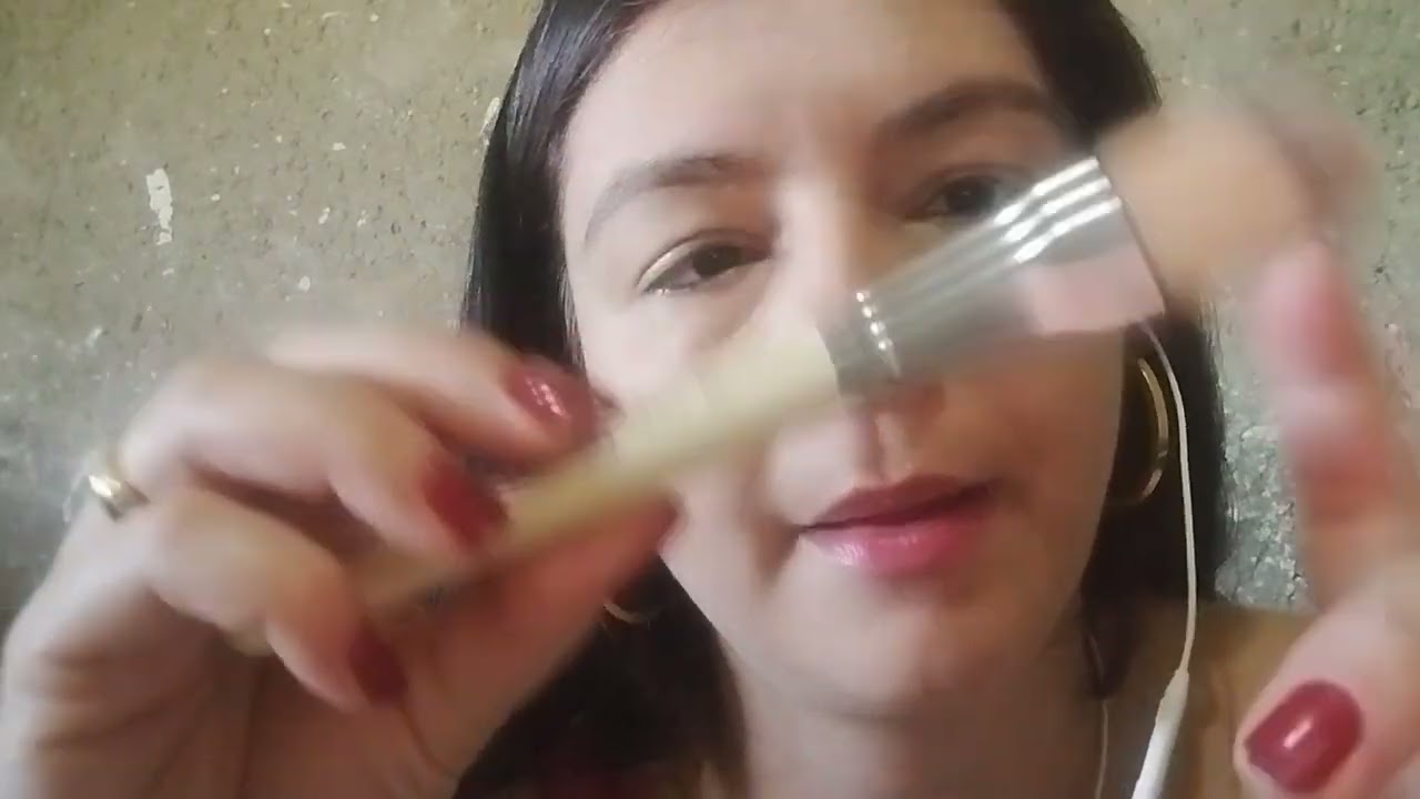 ASMR TE MAQUIANDO PARA O ANO NOVO 
