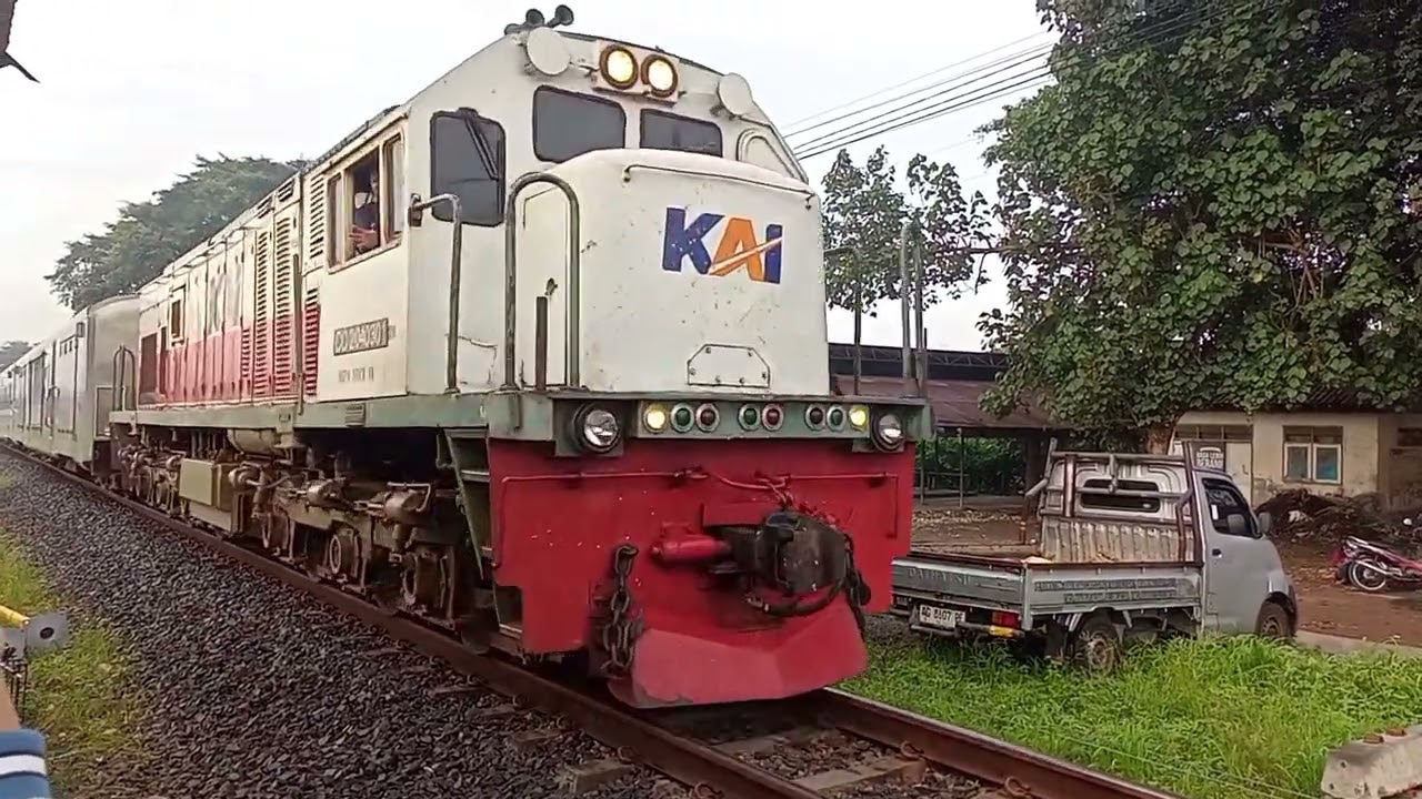 4x Kereta Api Melintas Seru di Kepanjen! | Kompilasi Momen Kereta Jarak Jauh (Jalur Malang)